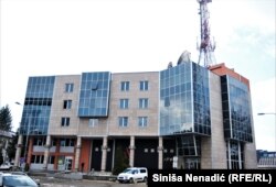 ATV je početkom 2022. godine preregistrovao sajt na nacionalni domen Republike Srbije – .rs (na fotografiji: sedište ATV-a, 1. februar 2022.)
