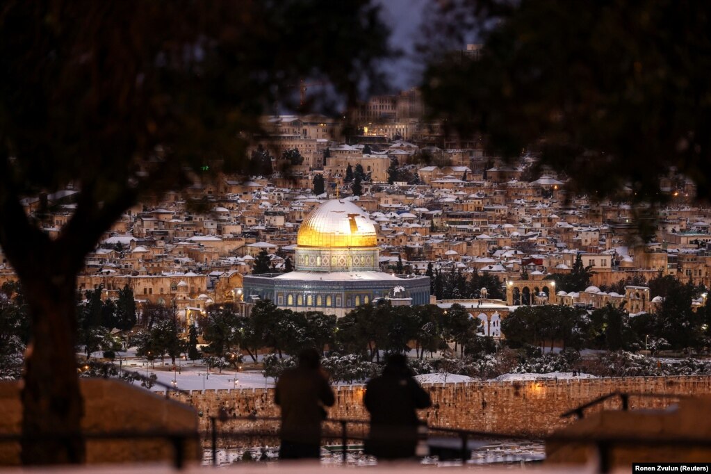 Pamje e Jerusalemit pas një stuhie bore nga Mali i Ullinjve.