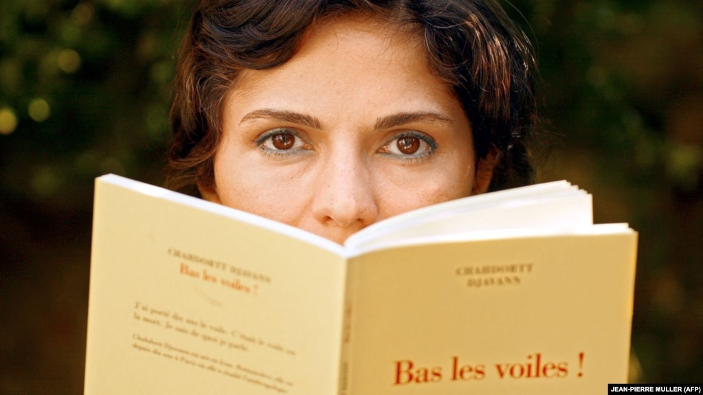 شهدخت جوان، نویسنده ایرانی فرانسوی و کتابش در مورد حجاب که در سال ۲۰۰۳ منتشر شد.
