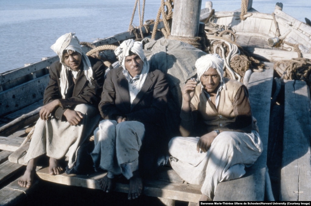 A photo taken on the Persian Gulf captioned “smugglers?”.