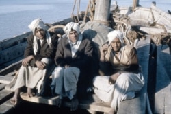 Снимка, направена в Персийския залив, под която е изписано "трафиканти".