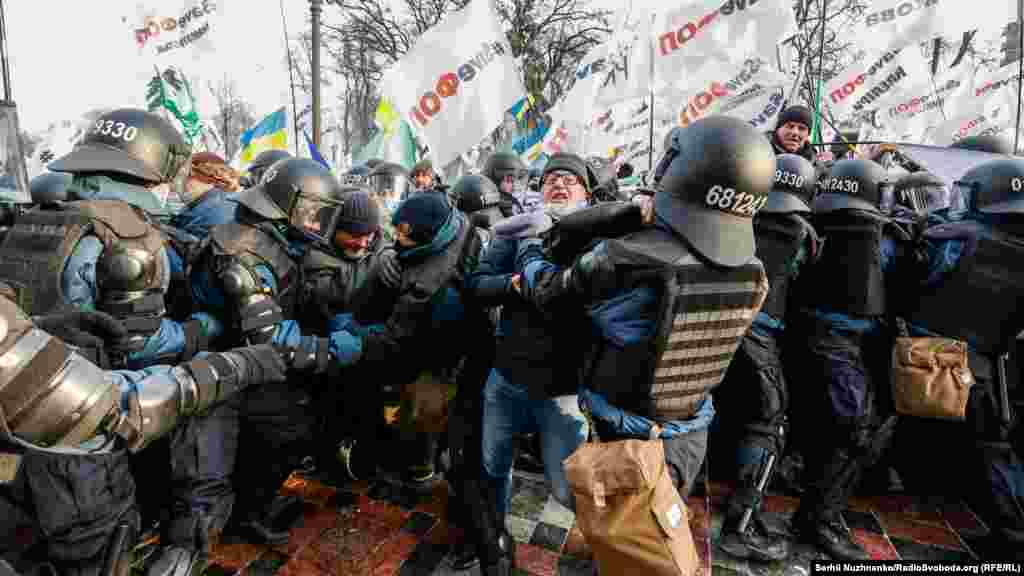 Між протестувальниками і поліцією відбулися сутички&nbsp;