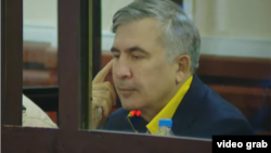 Міхеїл Саакашвілі в залі суду, 4 лютого 2022 року
