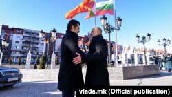 Премиерите Кирил Петков и Димитар Ковачевски кои најавија нов пристап во бугарско-македонските односи се сретнаа во Скопје на 18 јануари 2022