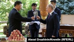 Си Цзиньпин и Владимир Путин в Душанбе отмечают день рождения китайского лидера