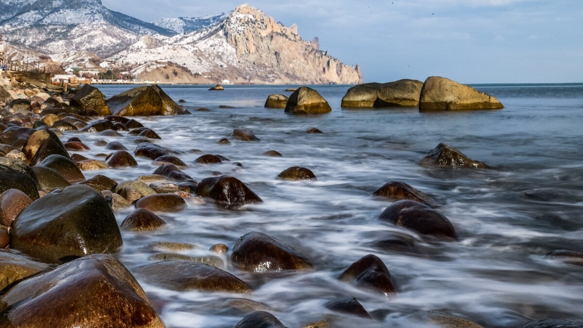 Синоптик крым 10 дней. Горе море. Январь море горы.