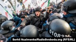 Акція SaveФОП у Києві: сутички між мітингарями і поліцією (фоторепортаж)