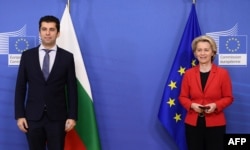 European Commission President Ursula von der Leyen (right) welcomes Bulgarian Prime Minister Kiril Petkov prior to their bilateral meeting at EU headquarters in Brussels in January.