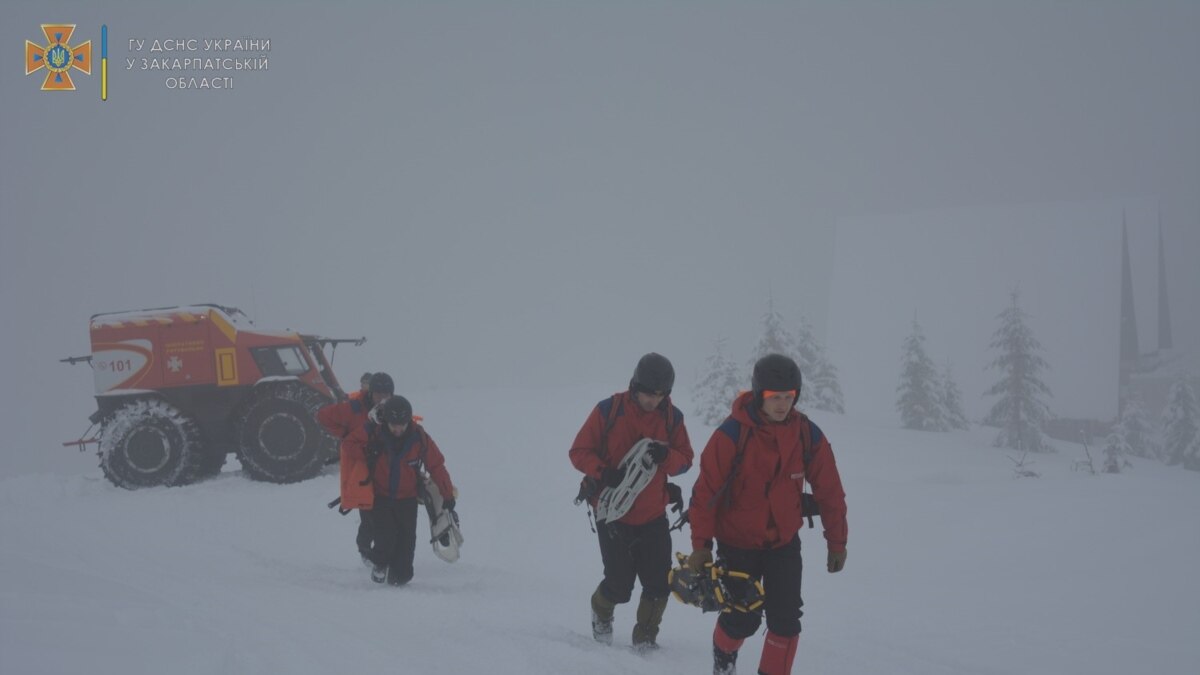 У Карпатах випало майже два метри снігу – рятувальники