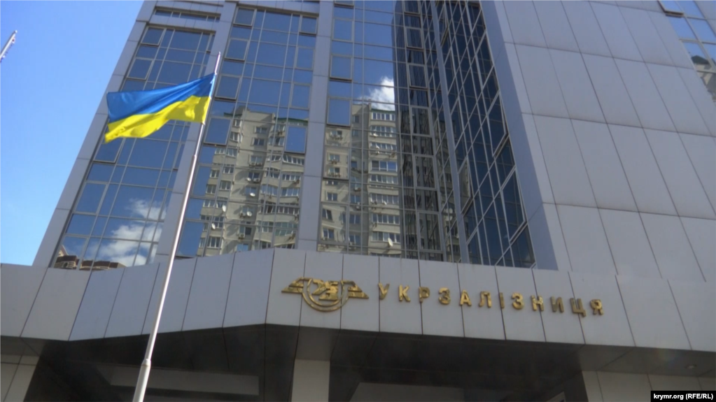 Поїзди зі станцій «Дарниця» і «Святошин» вирушатимуть щогодини починаючи з 07:30. Останні рейси – о 18:30