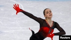 Patinatoarea Kamila Valieva, în vârstă de 15 ani, a fost acuzată de dopaj la o zi după ce a câștigat aurul în proba de patinaj artistic. Ea urmează să afle pe 14 februarie dacă va putea patina la proba de marți.