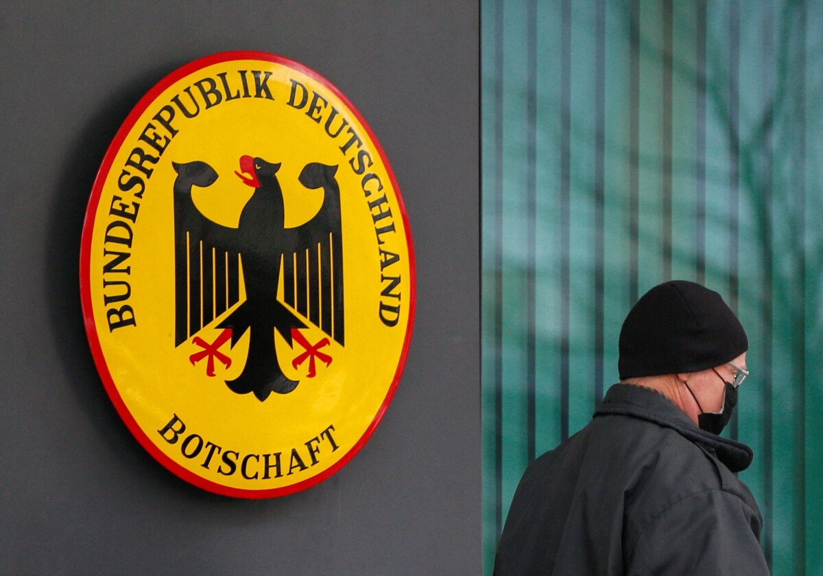 Попри погрози Москви, Франція й Німеччина не планують евакуацію дипперсоналу з Києва