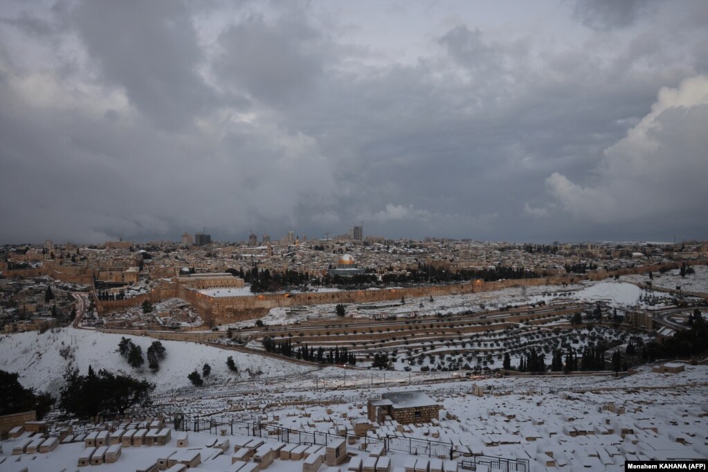 Dëbora mbuloi Kupolën e Shkëmbit të Xhamisë Al-Aqsa. 