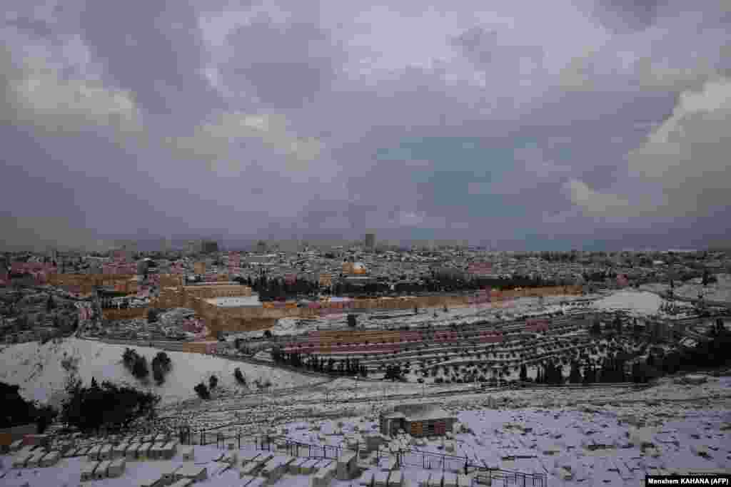 Snijeg prekriva Kupolu na stijeni u džamiji Al-Aqsa.&nbsp;