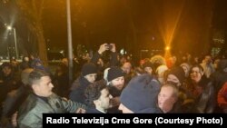 Протести против иницијативата на Ура и опозицијата за изгласување недоверба на Владата на Кривокапиќ