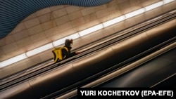 Dostavljač hrane u moskovskom metrou, 2. februar 2022. 