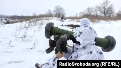 Військовослужбовці ЗСУ з Javelin на бойовому чергуванні на Донбасі