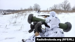 Військовослужбовці ЗСУ з Javelin на бойовому чергуванні на Донбасі. Лінія розмежування із проросійськими бойовиками на сході України