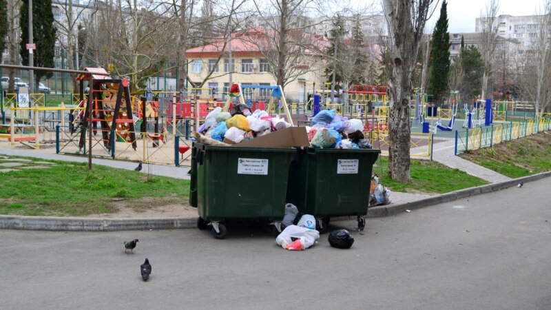 Муниципальные депутаты Петербурга обратятся к прокурору с жалобой на мусорную реформу 