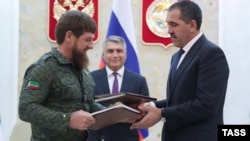 Глава Чечни Рамзан Кадыров, полпред президента в СКФО Александр Матовников и ингушский лидер Юнус-Бек Евкуров, архивное фото