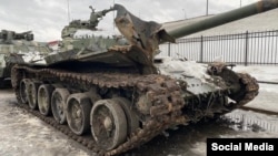 Подбитые украинские танки у музея в Ленинградской области