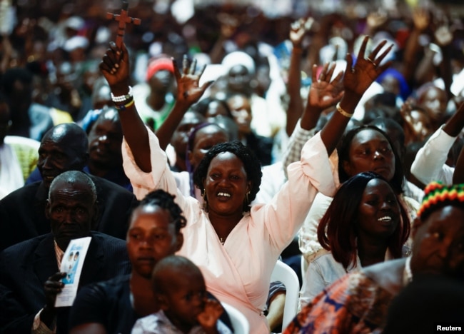 Banorët e gëzuar për vizitën e Papës në Sudanin Jugor.