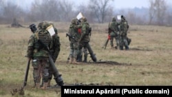 Militarii din Brigada de infanterie motorizată „Dacia” execută trageri de luptă la Centrul de instruire al unității din municipiul Cahul, decembrie 2022