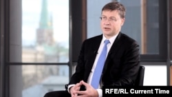 Valdis Dombrovskis la interviu în studioul de la Riga al televiziunii noastre Current Time (imagine de arhivă).