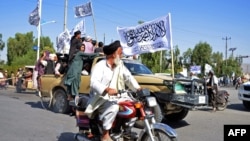 طالبان و هواداران آنان در یکی از جاده های کندهار 