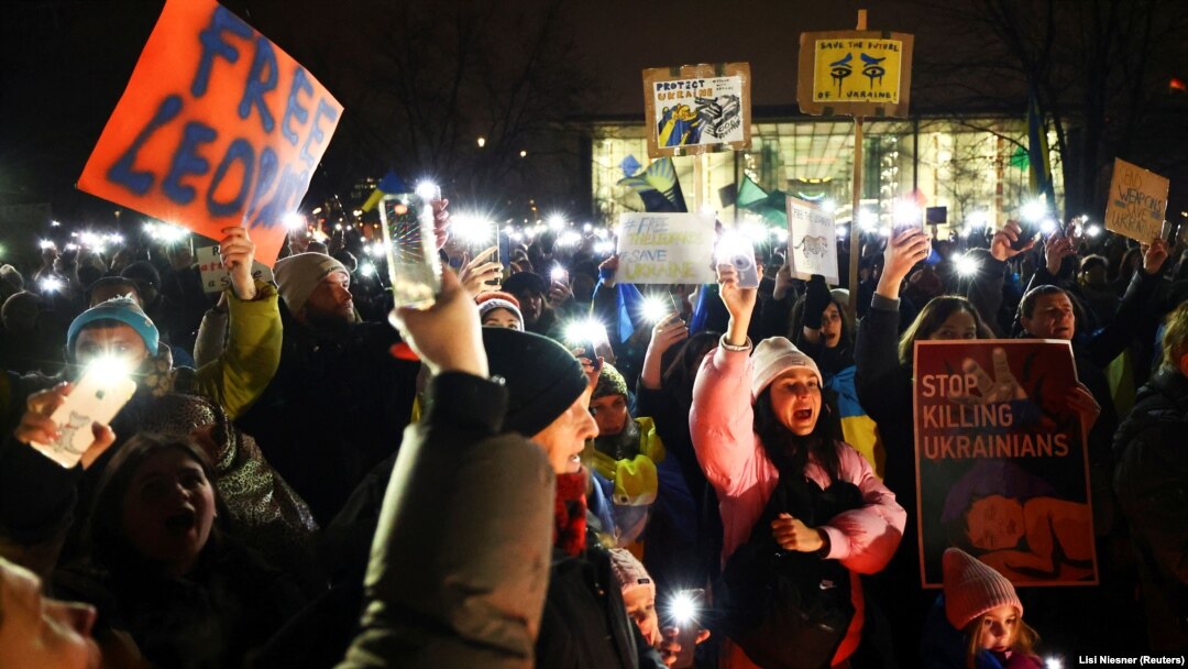 Protest împotriva reticenței guvernului Scholz de a trimite tancuri Leopard 2 Ucrainei. Berlin, 20 ianuarie 2023.