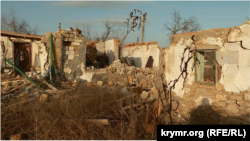 Село Квітневе, Миколаївська область. Подвір'я родини Гусакових, знищене, як тут розповідають, ударом російської системи «Солнцепек»