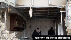 Оштетен објект од напад врз Киев. 