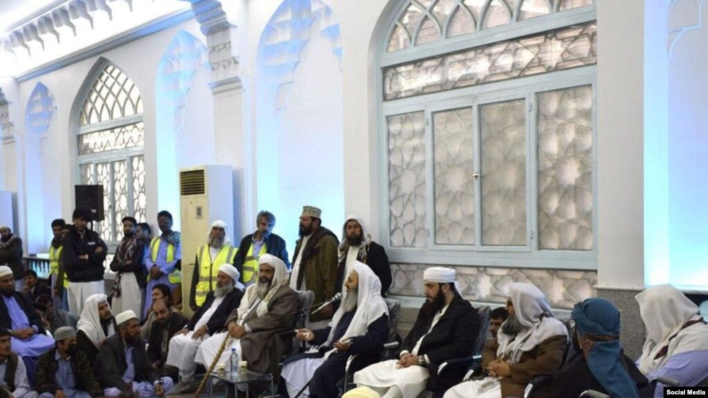 دیدار مجروحان «جمعه خونین» با مولوی عبدالحمید در مسجد مکی
