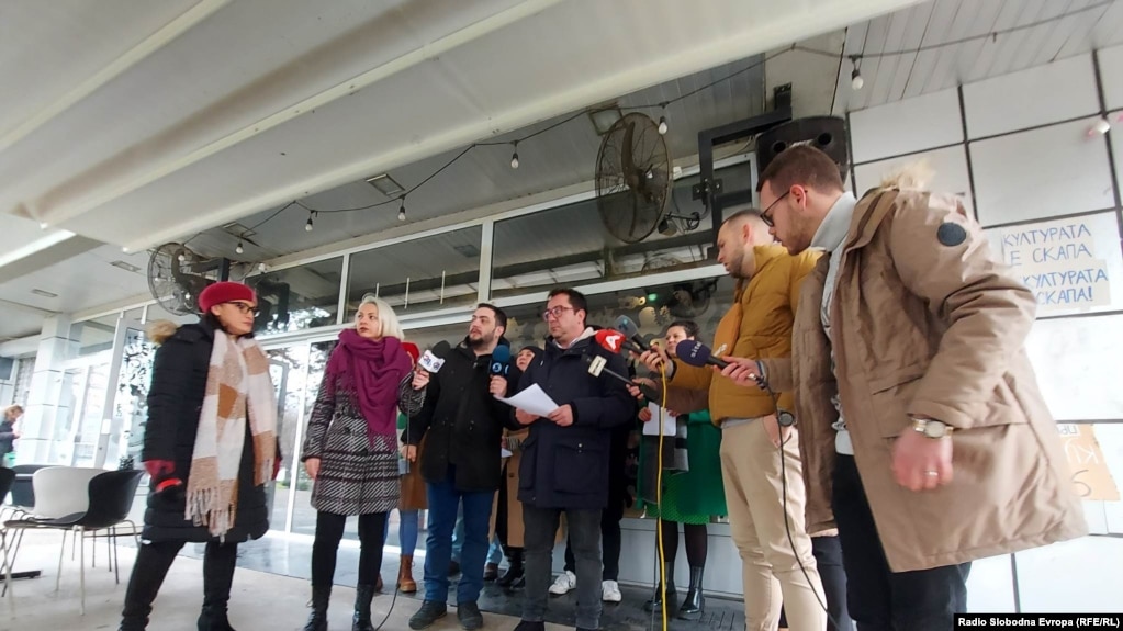 Програмски колектив на МКЦ на прес конференција 
