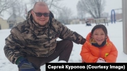 Сергей Куропов и его дочь в Канаде. Фото из архива семьи
