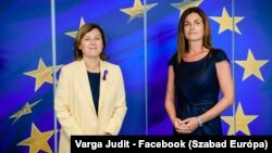 Věra Jourová, az Európai Bizottság alelnöke és Varga Judit igazságügy-miniszter Brüsszelben 2022. szeptember 8-án