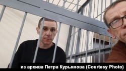 Пострадавший от Абаева Владимир Спиридонов (слева) и правозащитник Петр Курьянов