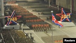 Monumentális fegyverparádé – 75. születésnapját ünnepli Észak-Korea
