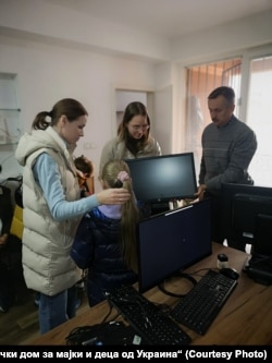 Здружение „Заеднички дом за мајки и деца од Украина“ во соработка со УНХЦР-донација на компјутери