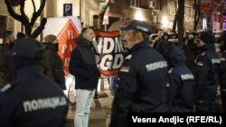Antifašisti u Beogradu razdvojeni policijom od neonacista