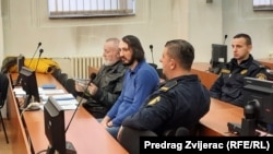 Aleksandar Macan (plava majica) na prvom ročištu pred Kantonalnim sudom u Sarajevu, 7. 2. 2023.