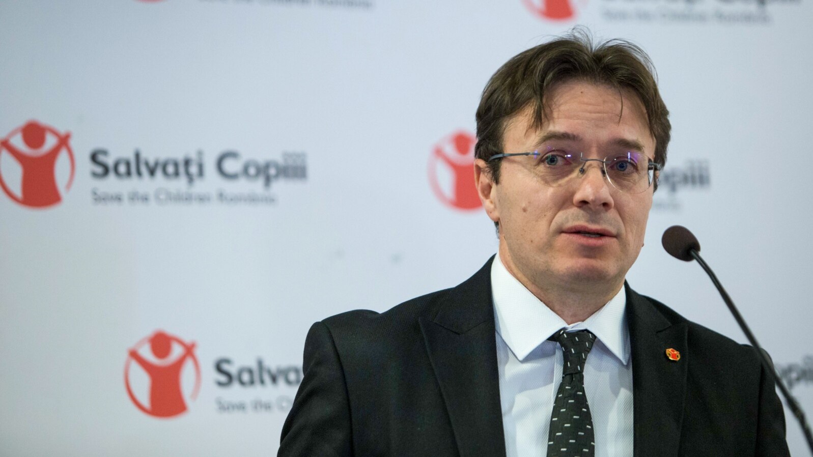 Directorul de programe al organizației Salvați Copiii, George Roman, spune că școlile ar putea face mai mult pentru combaterea bullying-ului, care poată să duce adeseori la violență fizică.