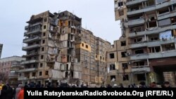 Зруйнований ударом російської ракети будинок у Дніпрі, 22 січня 2023 року