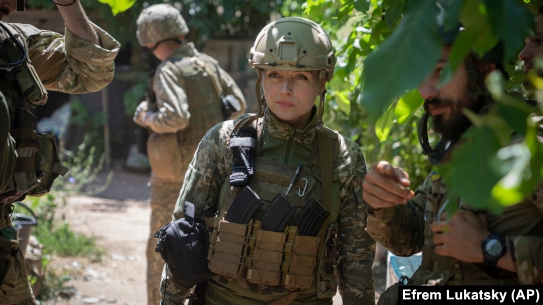 Ukraine war: Women fighting on the front lines
