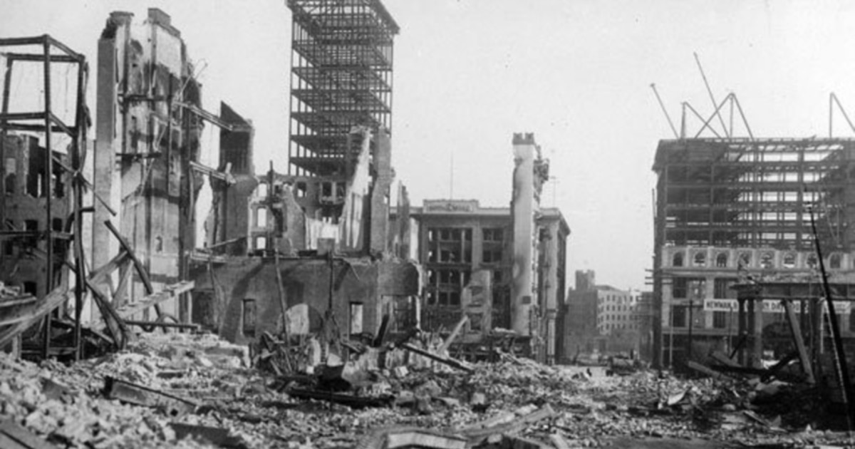 Үлкен әтештері бар 40 жастан асқан аналардың жетілген бейнелері