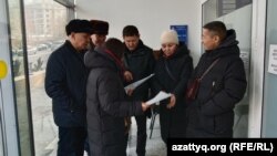 Алматы қалалық прокуратурасына жиналған белсенділер. 23 қаңтар 2023 жыл