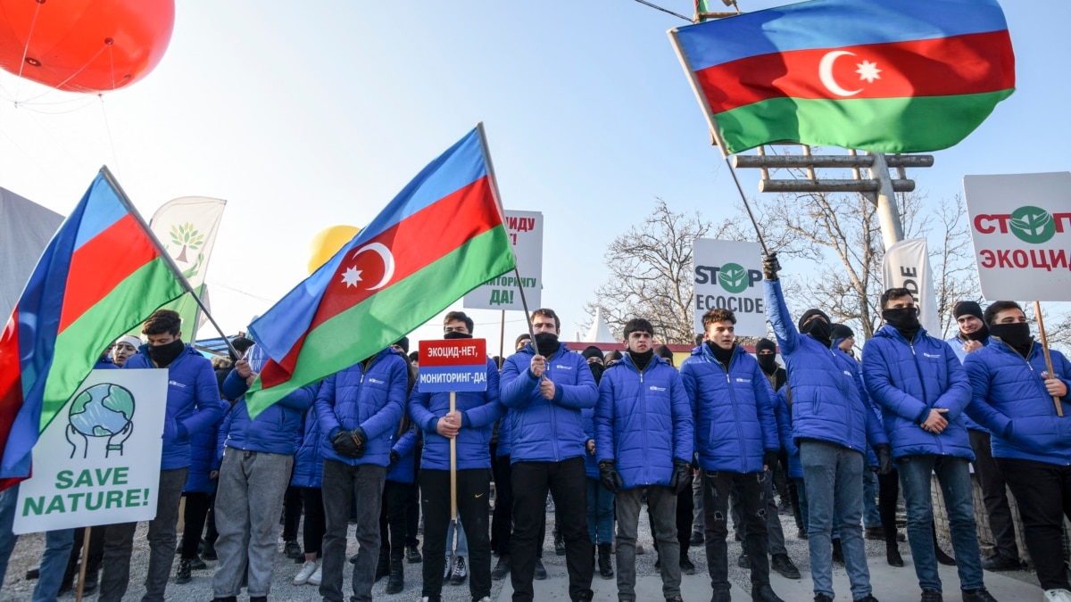 Amid blockade, Azerbaijan is accused of trying to 'psychologically attack'  Armenians in Karabakh 