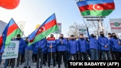 In mid-December last year, Azerbaijani activists claiming to be environmentalists began obstructing the Lachin Corridor, which is the only road that links Armenia with Nagorno-Karabakh. (file photo)
