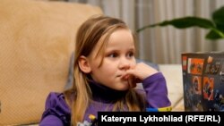 Викрадена колаборанткою і незаконно вивезена до окупованого Криму українська дитина, яку повернули додому