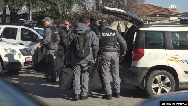 Policia maqedonase para objektit ku do të shënohet manifestimit për Goce Dellçevin.